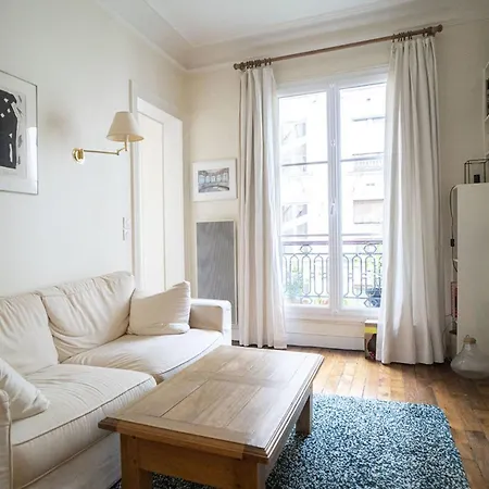 Parisian Cocoon In Montparnasse Apartment *