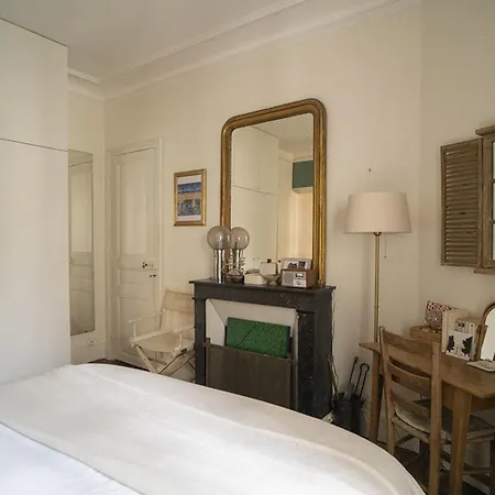 Parisian Cocoon In Montparnasse Apartment *