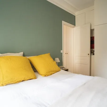 Parisian Cocoon In Montparnasse Paris