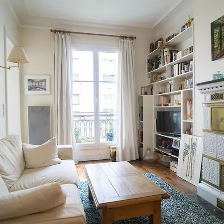 Parisian Cocoon In Montparnasse Paris